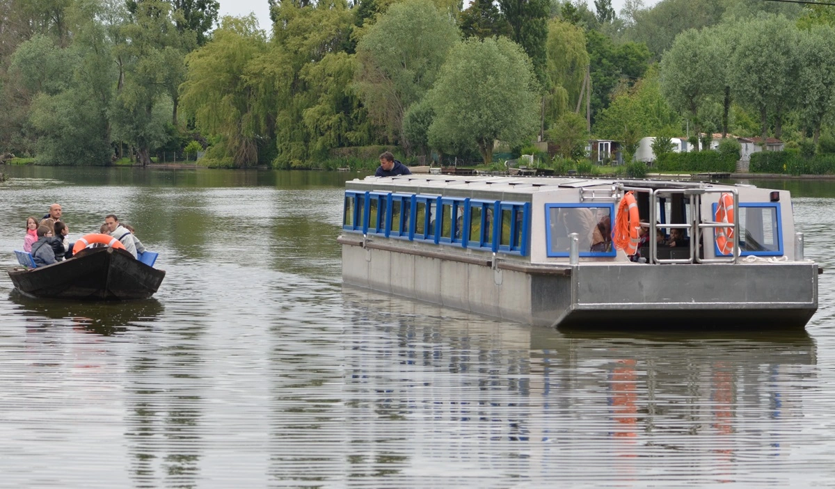 découvrir le marais en bateau avec le Bon Accueil