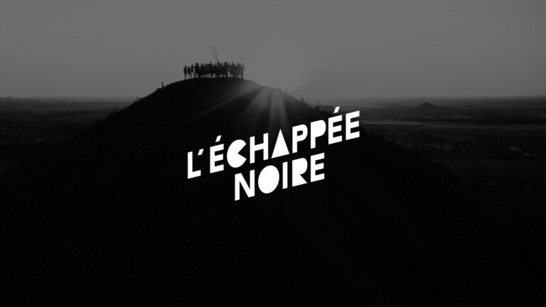 ECHAPPEE NOIRE